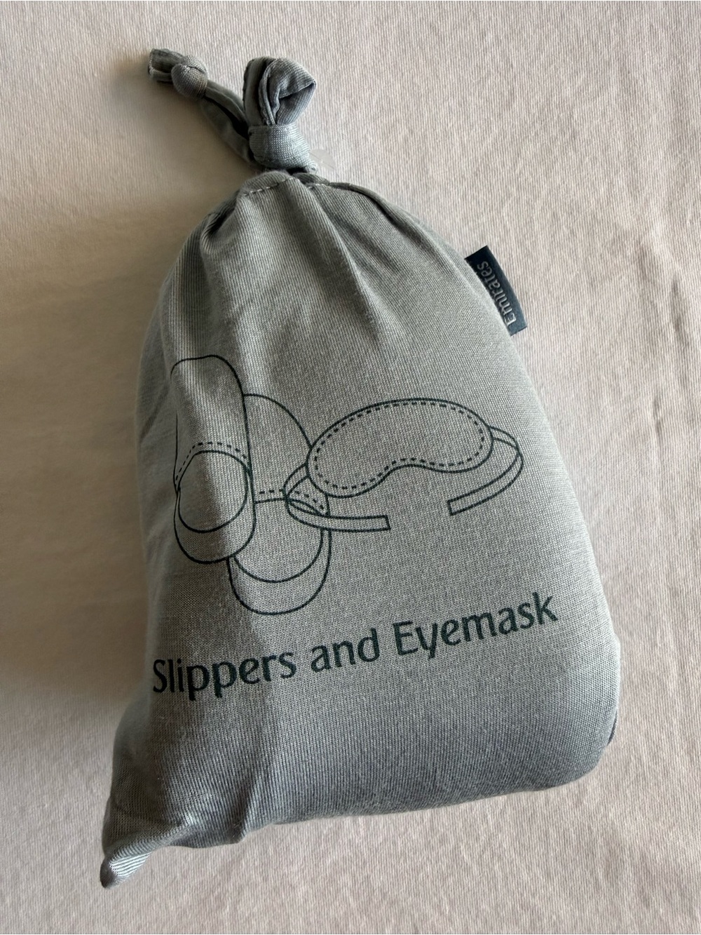 NWT - Sealed - Emirates business class slippers and eyemask set